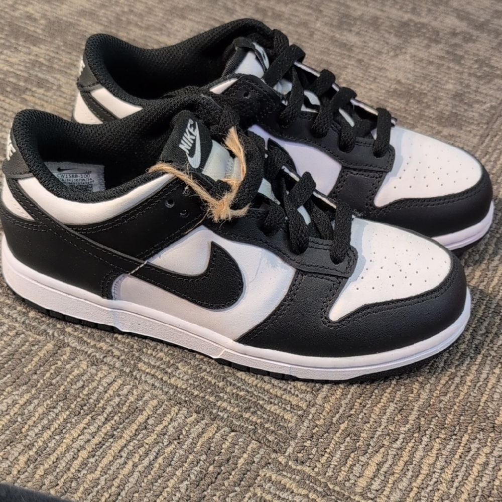 Nike Classic Black and White Low-Tops